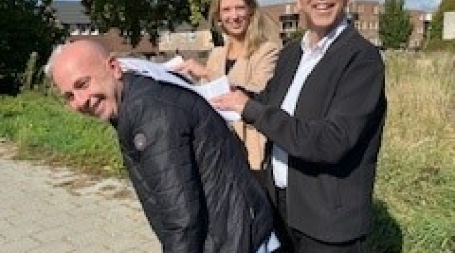 Ondertekening buurtzorghuis.jpg