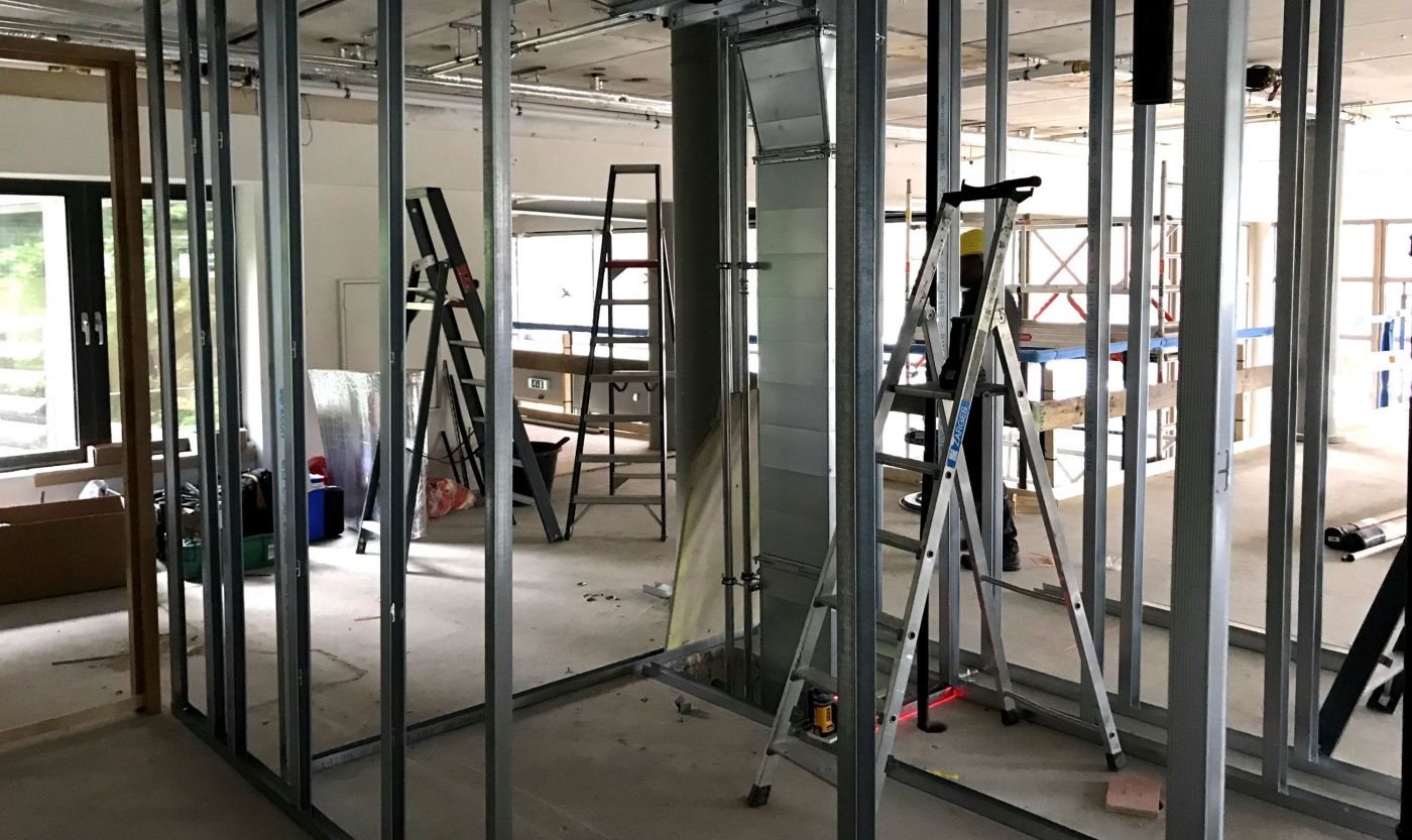 Toiletten in aanbouw